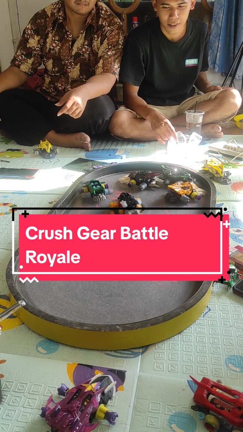 Nih siapa kemarin yg request battle royale? Malah gak jelas gini 😂 #crushgear #crushgearsurakarta #mainanbapak #mainan90an #crushgearbattle 