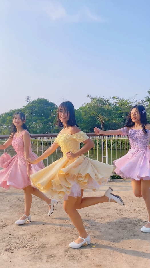 MV Laptime Masa Remaja sudah rilis nih! 🎬✨ Siapa yang udah nonton dan repeat terus?🙋‍♀️🙋‍♂️ #JKT48LaptimeMasaRemaja @florajkt48 @freyajkt48 @jkt48.callie.a 