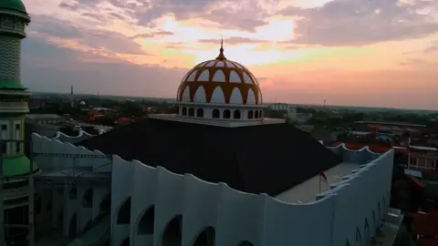 Sunset Alun-Alun Kendal    #alunalunkendal #kendal #kendalberibadat #welerikendal #weleristory #kendall #drone #dronevideo #fypp #dronecinematic #fypシ