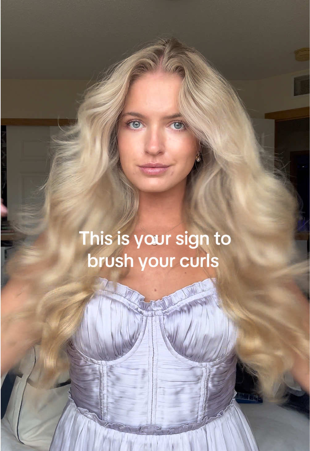 I will always brush my curls for a more voluminous look #blowout #hair #brushcurls #blowout #longhair #healthyhair 