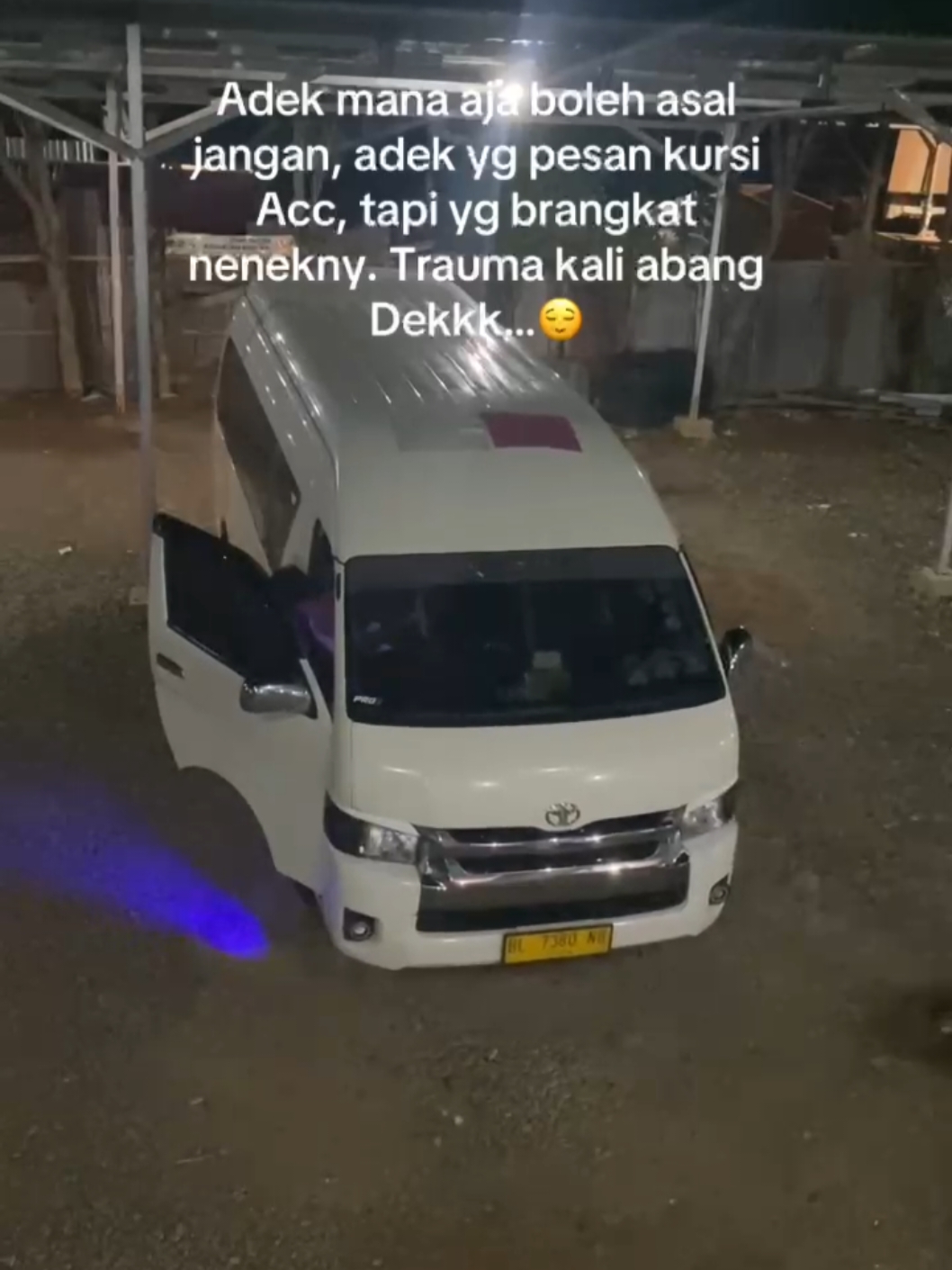 jangan ya dek ya, cemas kali abang dek. #hiace #hiaceindonesia #hiacelover #cemaskaudek #janganyadekya #hiaceaceh #luxurycars 