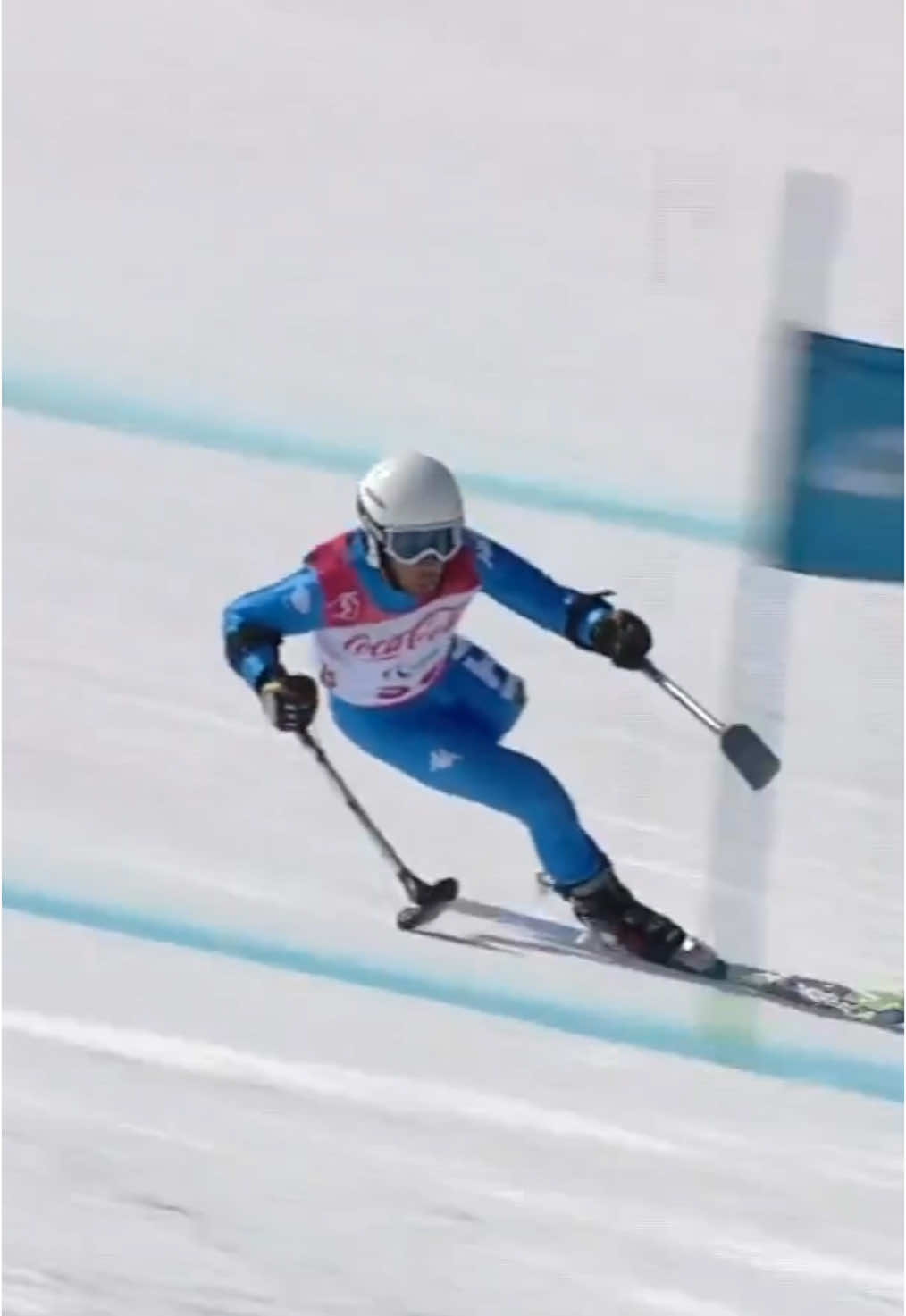 UNBEATABLE!🎿🔥  🇮🇹 Watching Davide Bendotti will always be a spectacle. “Sport allowed me to be reborn after the difficulties I had to face in life,” said the Italian.  🗣️ “I try to learn a lot by watching the athletes who, like me, ski on one leg, especially the faster ones: they are an example to follow.” #paralympics #sports #winter #motivation  🎥: @paralympics 