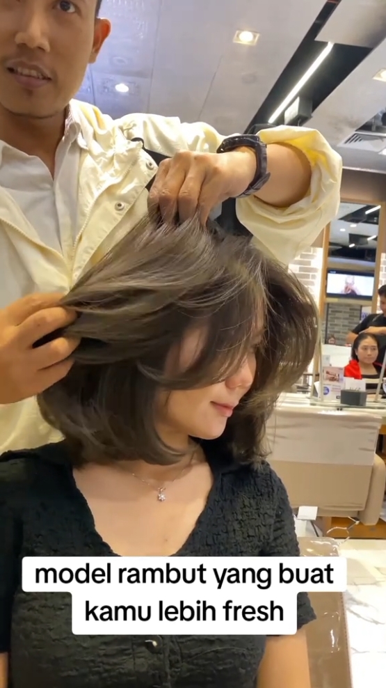 model rambut yang bikin kamu lebih fresh ini dia salah satu model nya #irwanteamhairdesign  #irwanteampluit  #emporiumpluitmall  #modelrambut #modelrambutpendek  #bobhair #modelrambutwanita #hartok #fyp #salonjakarta #salonindonesia #gayarambut #gaskeunrambutmucantikmu 