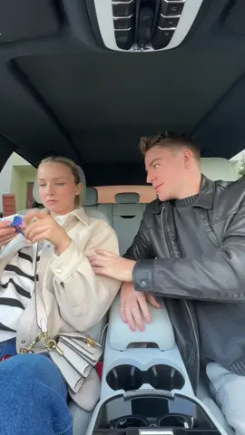 Nie chciała się podzielić..😩Chyba nie tak łatwo zabrać kobiecie jedzenie.. 😂@Kuba 🐼😈 @MARLEY 