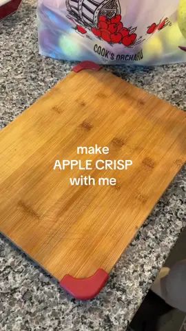 Apple Crisp Recipe 🤎 Filling • 7-8 apples cored, cut, and peeled • ½ cup light brown sugar tightly packed • ⅓ cup all-purpose flour • ¼ cup granulated sugar • 2 teaspoons ground cinnamon • ½ teaspoon ground nutmeg • 1 teaspoon vanilla extract Topping • 1⅓ cups quick cooking oats (not instant) • 1⅓ cups all-purpose flour • 1 cup brown sugar tightly packed • 1½ teaspoons ground cinnamon • ½ teaspoon salt • ½ teaspoon baking powder • ¾ cup unsalted butter melted #fyp #Recipe #dessertrecipe #fallvibes #fallrecipe 