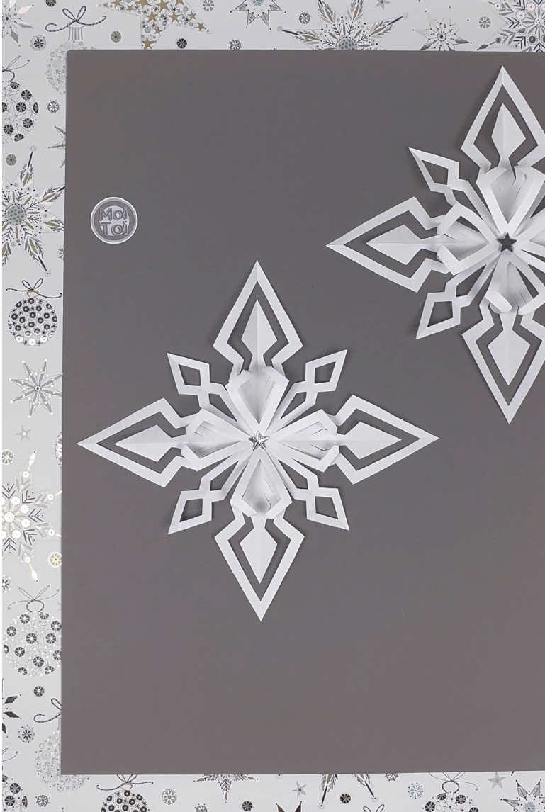 DIY easy paper snowflake ❄️ @Moi.Toi.art #snowflakes #christmasdecor #moitoiart #papercraft #decorations 