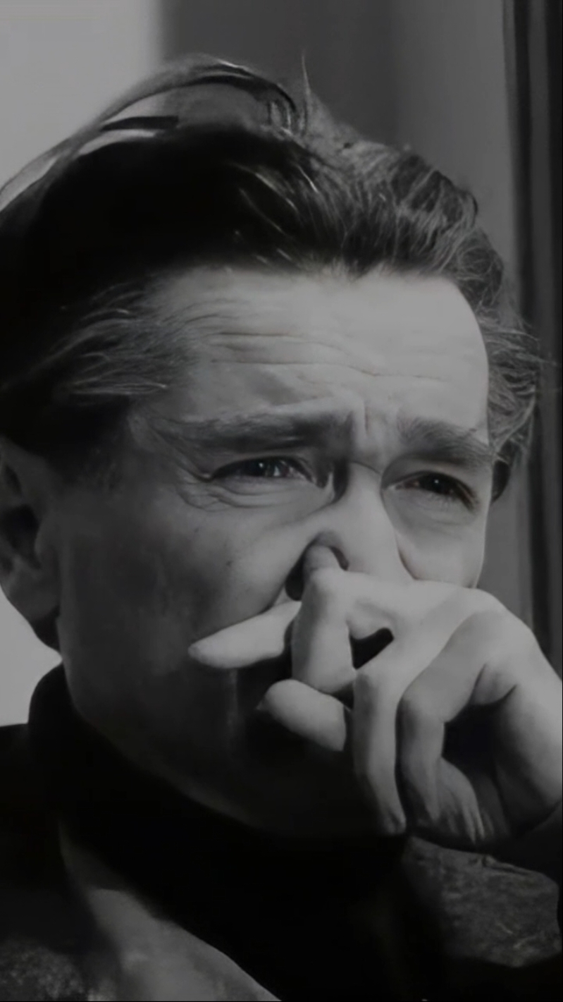 Entretien avec Émile Cioran par Christian Bussy (1973) Alors auteur de six volumes, Émile Cioran (1911-1995) accorde un entretien au journaliste et essyiste belge Christian Bussy (1936-2019), pour la RTBF en février 1973, suite à un concours de circonstances qu'il serait long d'expliquer. Il s'agit d'une première pour l'auteur de 