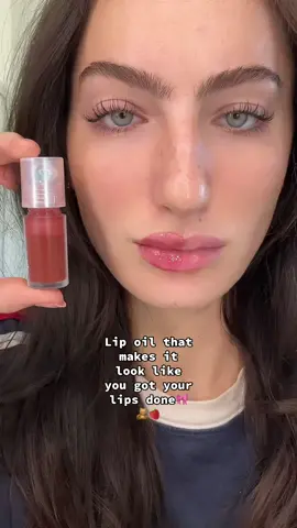 Its soooo moisturizing too, im obsessed!!! #tiktokshopfinds #lipoil #lipproducts #makeup #resultsmayvary 