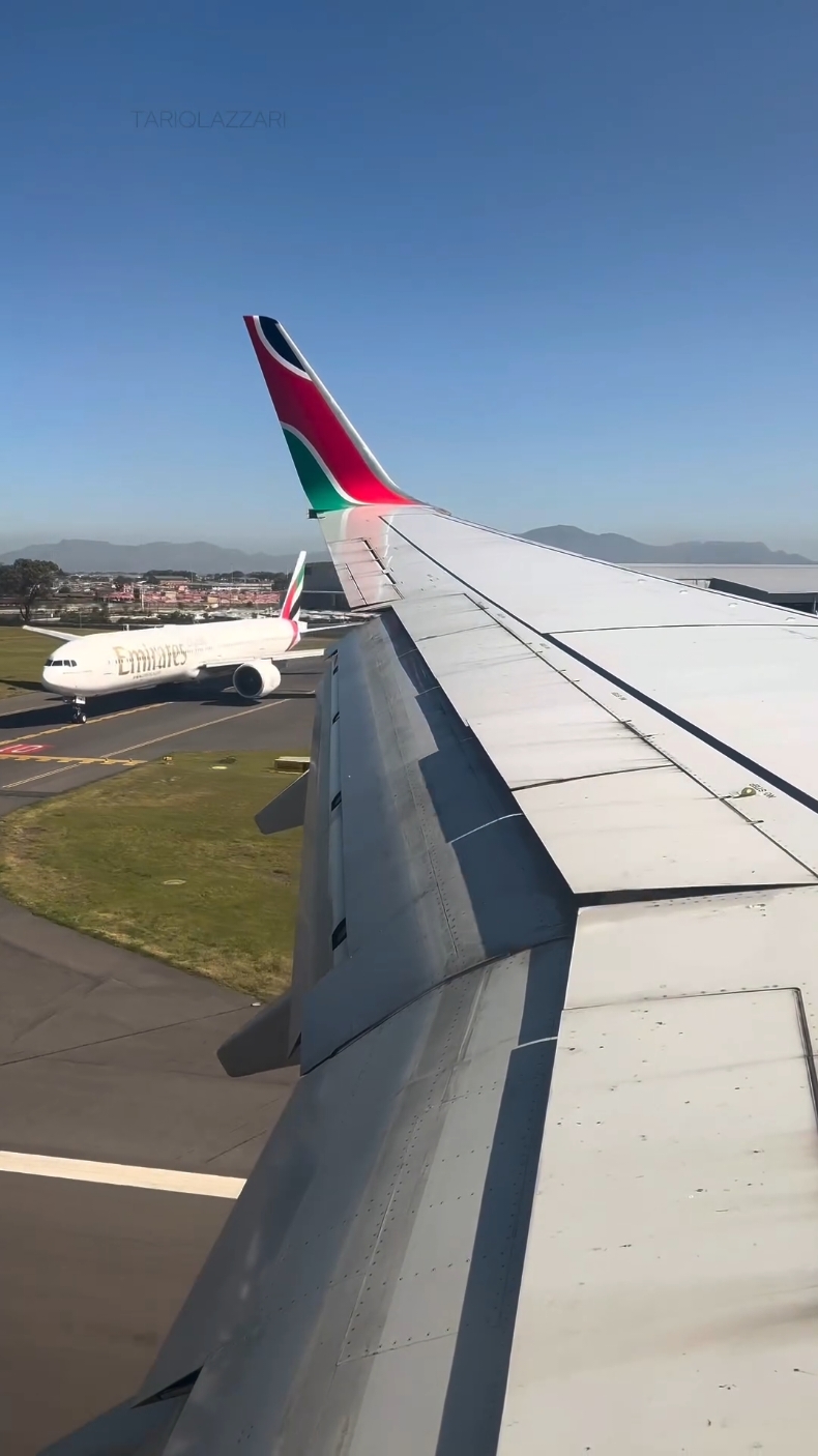 Window seat POV plane spotting on landing @Tariq Lazzari #fyp #skipper #tariqlazzari #captaintariqlazzari #landing #ocholathecaptain  #totorubaniaviation #thehomeofyoungaviators  #planespotting #am1nkay  #hamzathatcaptain  #thecessnaking #captainochola #aviationkenya  #aviationknowledge #jkia 