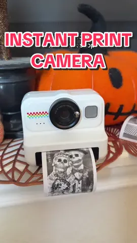 This is such a cool instant print camera.  It prints black & white photos on thermal paper, you could even use thermal sticker paper. It saves all the color photos on a SD card so you can import it to your computer or phone with an adapter 📸#vintagecamera #gadgets #digitalcamera #instantcamera #polaroid #thermalprinter 
