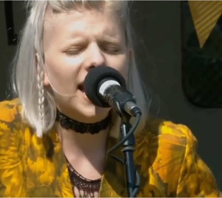 Aurora - I went to far (live) @AURORA #singer #songwriter #aurora 
