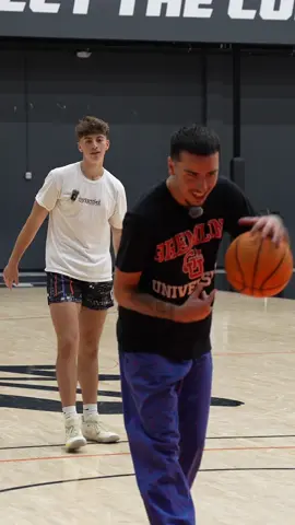 MIKE MARTINEZ VS NOT SO AIR JORDAN😳👀 @Not So Air Jordan @RyanTheCrashDummy  • • • #baloncesto #basketball #NBA #nbalatam #1v1 #notsoairjordan #ryanthecrashdummy #funny #troll #crashout #basket #viral #fyp #hooper #hoopersoftiktok #trending #michaelmartinez 