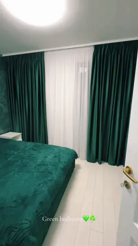 Green bedroom💚☘️🪄✨ #gmgdrapery  #perdelepecomanda  #draperiiexclusive  #draperiimodernepentrucasata #perdelesideaperii #perdeletimisoara #draperii #perdele #homedecor #homedesign #bedroom #bedroomdesign #drapery #bedroomdecor 