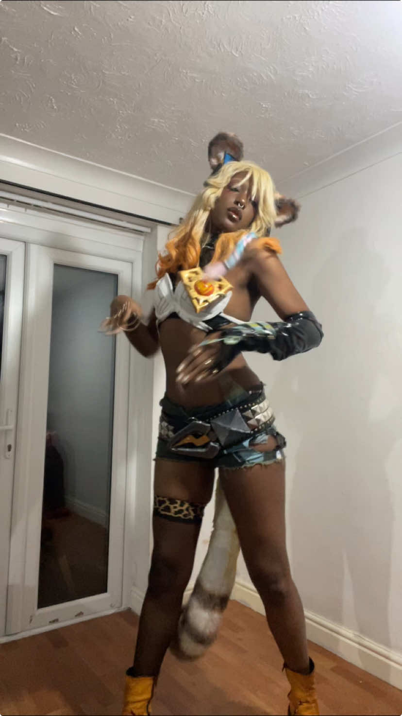 this dance is sm harder than i thought😭😭 im sorry i didnt do it justice… #xilonen #GenshinImpact #genshincosplay #xilonencosplay #fyp #cosplayer #genshin #genshinimpactcosplay #xilonengenshinimactedit #dance #trend #diva 