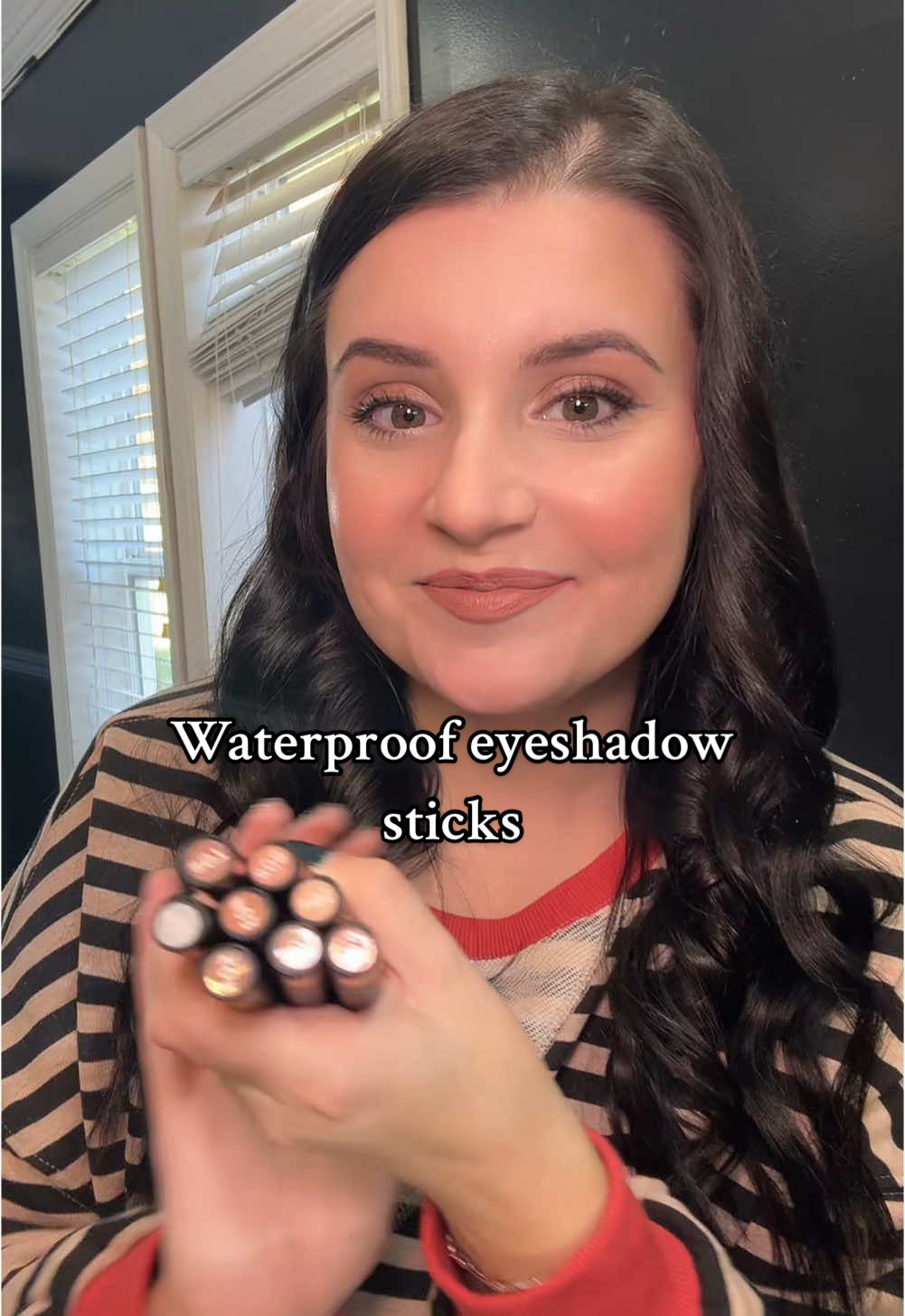These eyeshadow sticks are waterproof, long lasting, & make doing your eyeshadow SO easy #eyeshadowstick #waterproofeyeshadow #waterproofmakeup #eyeshadow #makeup #smokeyeye #naturalmakeup 