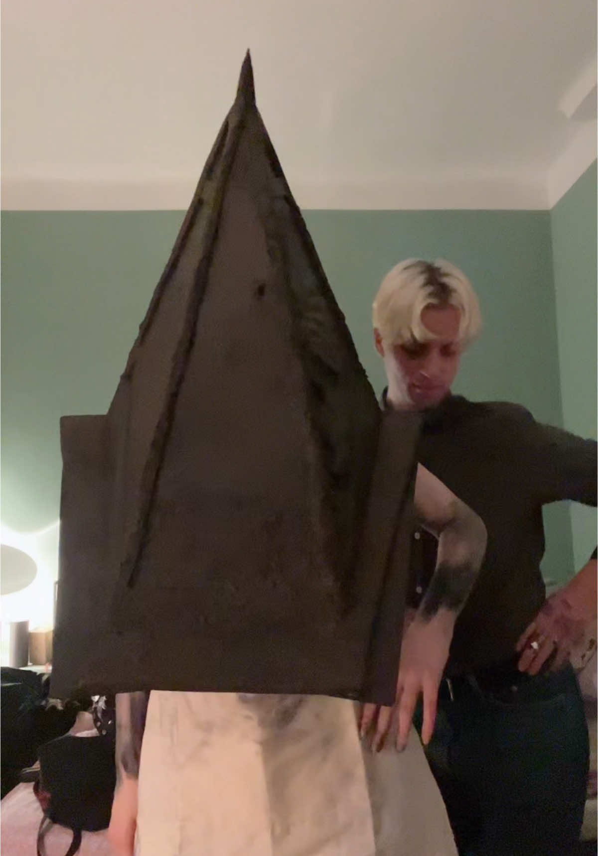 Yoo Mary where u at?? #silenthill #silenthill2 #pyramidhead #jamessunderland 