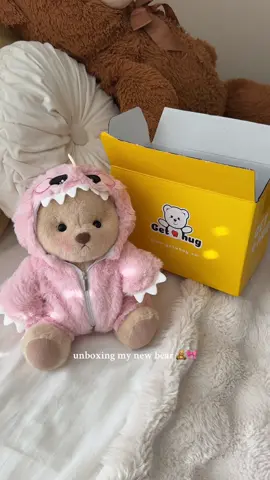 The dino suit…omg. 🥹 @Getahug.co 