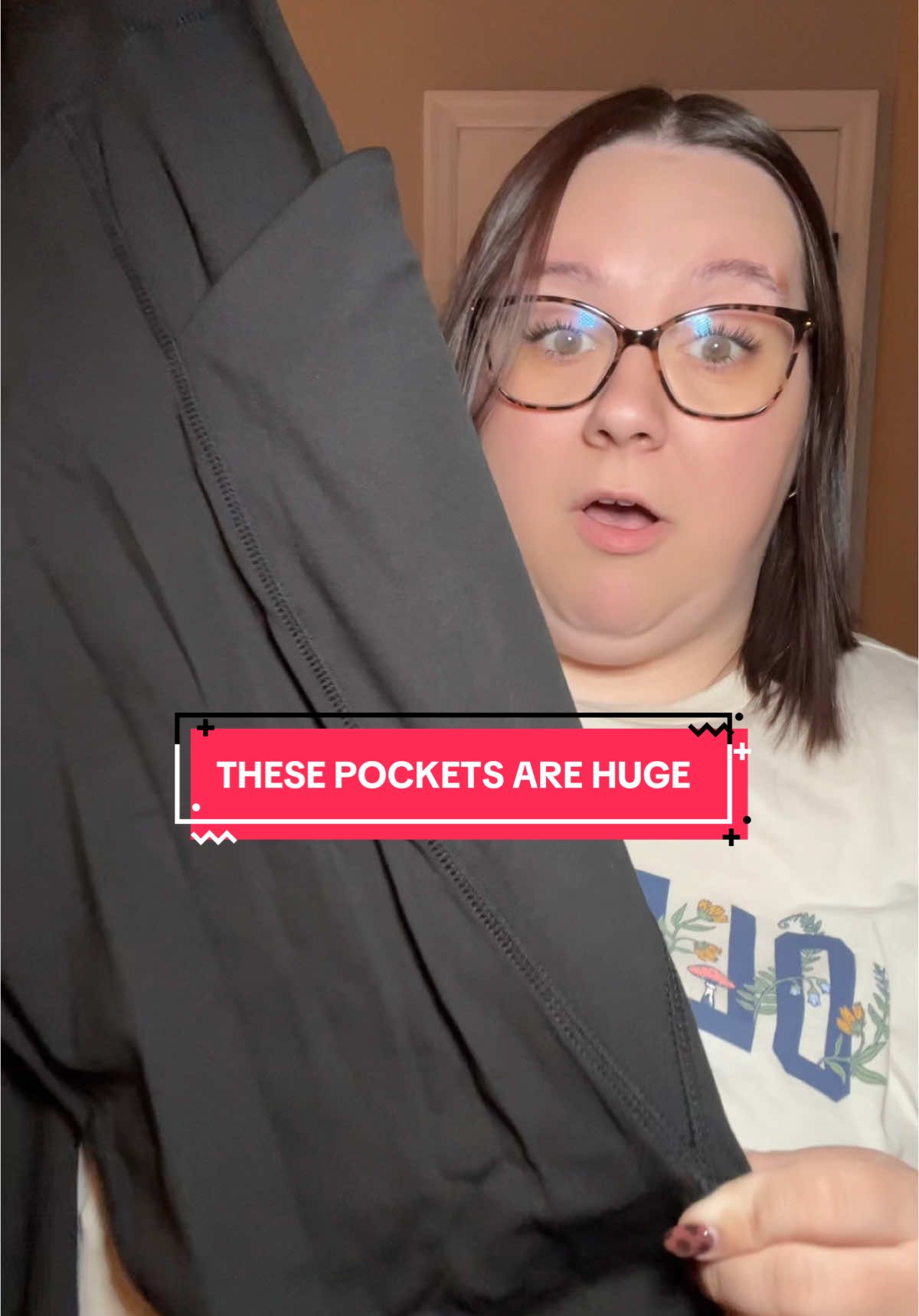 Leggings are my go to bottoms for comfort, and I just got me 3 more!! Love these already! @Showitty #leggings #leggingswithpocket #showittyleggings #tryon #leggingreview 
