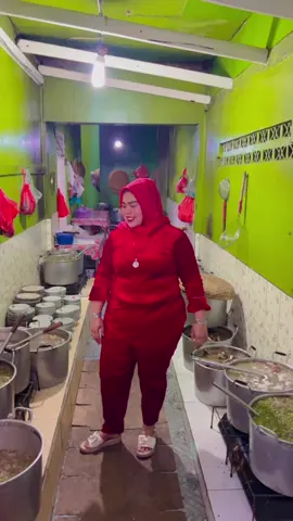 Hayu say pada mampir di sop janda mamih darmi #fypシ゚viral #sopjandaibudarmi #kulinertiktok 