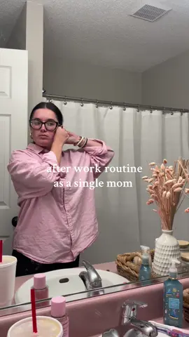 haven’t posted one of these in a while .. #momlife #girls #motherhood #foryou #fyp #overstimulatedmom #trending #momanddaughter #MomsofTikTok #singlemom #girlmom #nightroutine #grwmforbed #afterwork #singlemomlife #singlemomma #afterworkvlog #skincare  @LaRochePosayUS @The Ordinary @COSRX Official @CeraVe @amika 