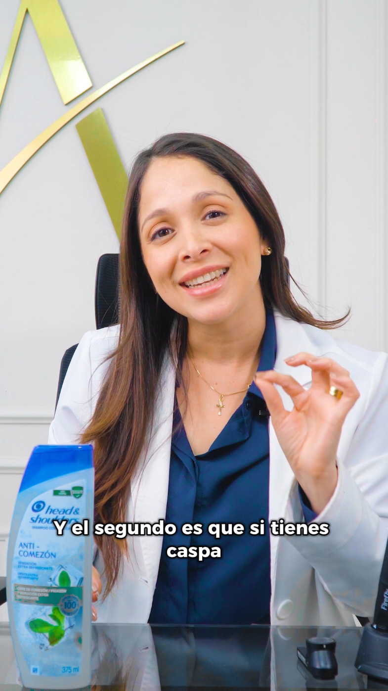 La dermatitis seborreica, comúnmente conocida como caspa, afecta a un alto porcentaje de la población y puede generar síntomas como picazón, descamación y sensibilidad en el cuero cabelludo. La nueva fórmula avanzada de @Head & Shoulders LA  incorpora la tecnología de doble acción con piroctone olamina, un agente activo que ayuda a combatir las causas subyacentes de la caspa al mismo tiempo que hidrata y fortalece el tallo capilar. Recuerda que, para controlar los síntomas de la caspa, es recomendable lavar el cabello diariamente con un producto adecuado. #publicidad #cuidadocapilar #h &s #caspa #cabellosaludable  NSOC25757-23CO NSOC26331- 23CO NSOC25816-23CO *Fórmula con mejor deposición del activo y suavidad del cabello. **Más ingredientes control caspa depositados en el cuero cabelludo vs tecnologías anteriores de H&S. ***vs tecnologías anteriores. ****vs shampoo sin ingredientes acondicionantes