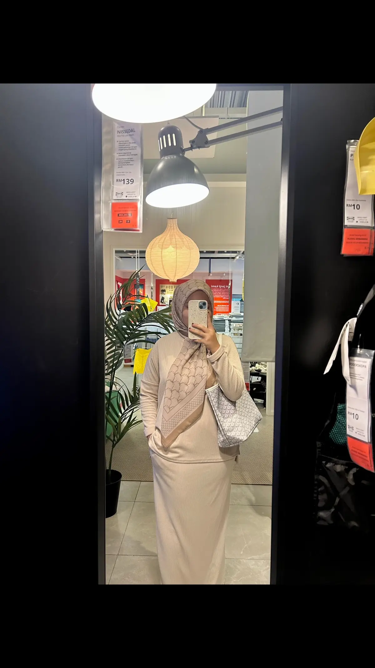 Outfit check,  Mmy letak link kat bawah  Baju @Affff 🦋  Bag @Affff 🦋  Tudung @Affff 🦋  