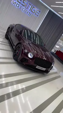 Bentley đỉnh cao của sang trọng. #bentley #bentleybentayga #bentleyhammington #xesang #mexe #yeuxe #xehay #nhachottiktok #xuhuongtiktok #ototeungquoc #xeototrungquoc 