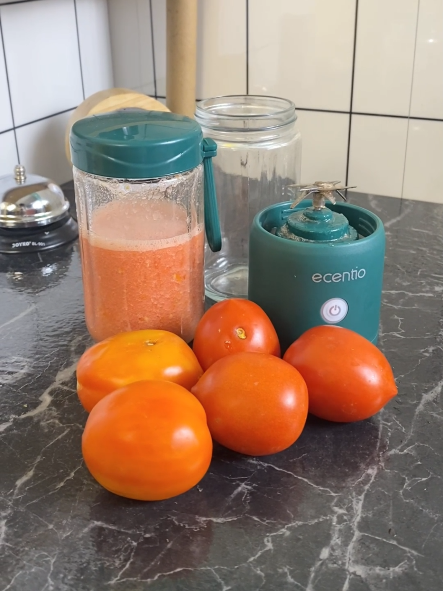 Lebih dari Jus Tomat! #Fyp  Blender Kaca Portable Ecentio ini bisa bikin jus, smoothie, & pure!  Nikmati minuman sehat & nikmat dengan bahan kaca berkualitas! #BlenderKaca #Ecentio #Ecentio #belilokal #fypage