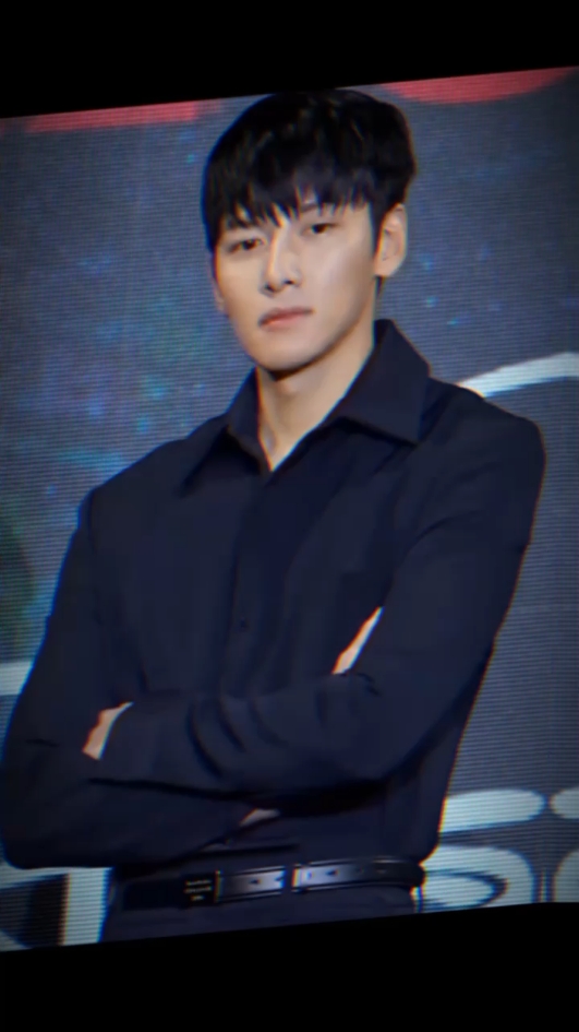 ganteng bgt abang ichang  di presscon gangnam B side #jichangwook 