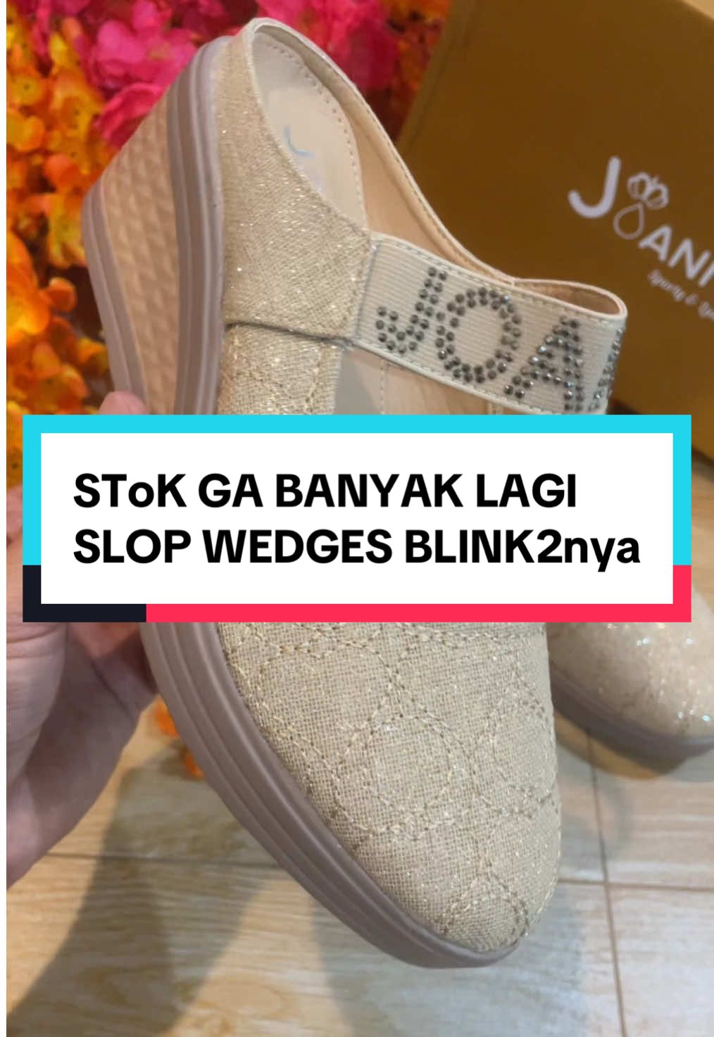 STOK MENIPIS SAY kalo sukaaa lagsung GERCEP aja sbelum habis ni Ada 4 warna loh ya #fashiontiktok #ootdfashion #fashioninspo #fashionstyle #fashiontok #sandalwanita #wedgesandals 