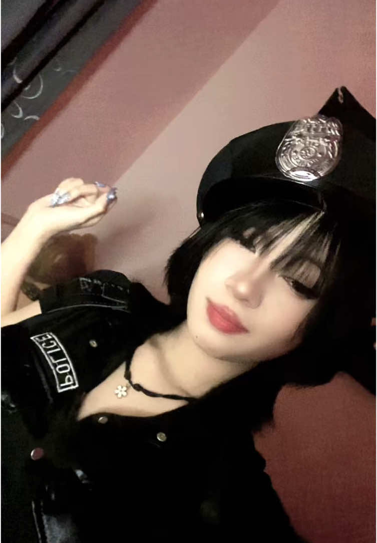 hmm man🫦 #cosplayer #policeofficer #trending #2on 