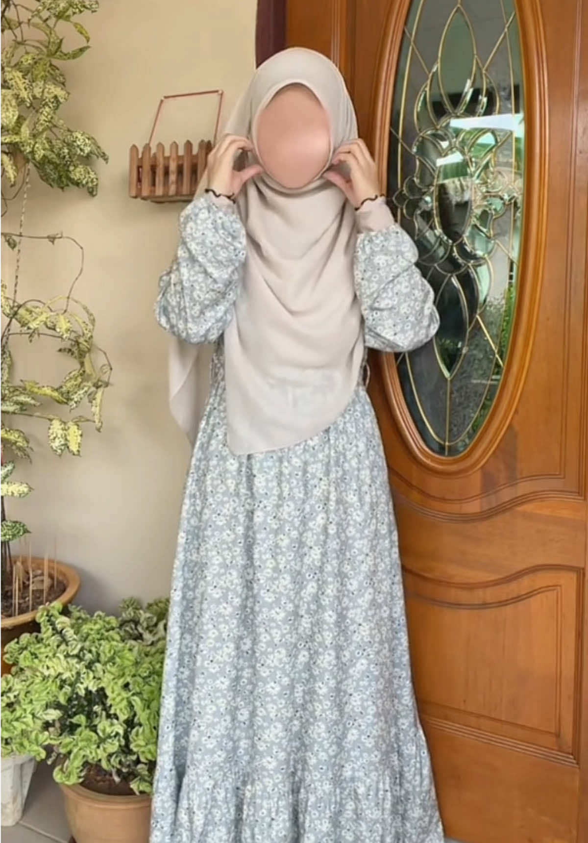 cantikk sangatt tauu blouse nii!! rugi kalau tak grab satuu!😭☝🏻#fyp #shouldbeme #xyzbca #hijrah #hijrahyuk #istiqomah #outfit #outfitideas #outfitinspo #outfitmuslimah #dress #dressfloral 