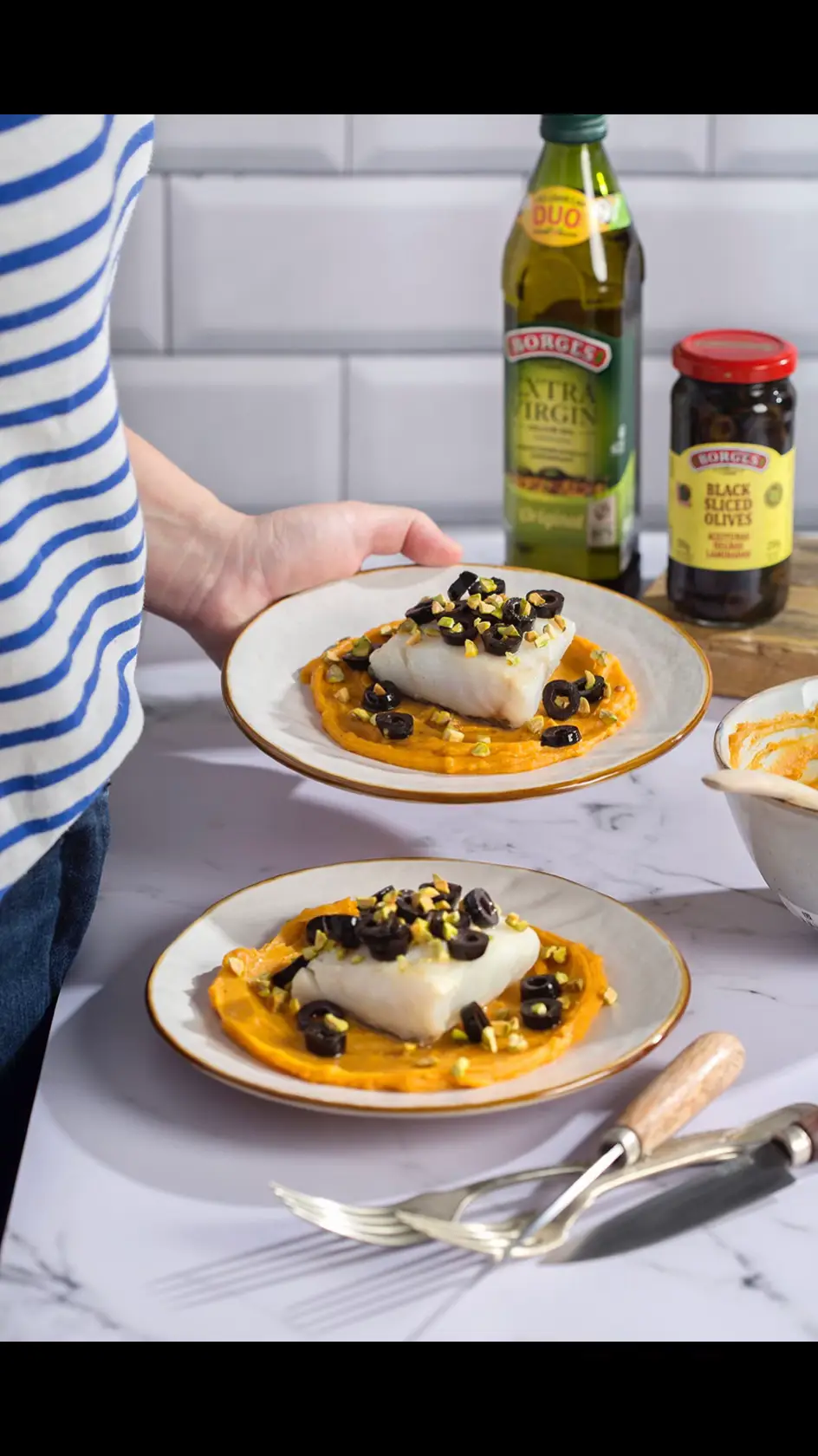 This Halloween, we’re brewing up a spellbinding dish: Cod with Sweet Potato and Olives. Borges’ extra virgin olive oil brings out the rich flavours of cod, while sweet potato and olives add a mysterious twist perfect for a magical meal! Serve up this savoury delight for a Halloween feast that everyone will remember 🍠🤤 Check out more details and how to recreate this recipe here: https://borges1896.com/recipes/cod-sweet-potato-olives/ #Borges #oliveoil #extravirginoliveoil #oil #blackolive #olive #spain #halloween #Recipe 