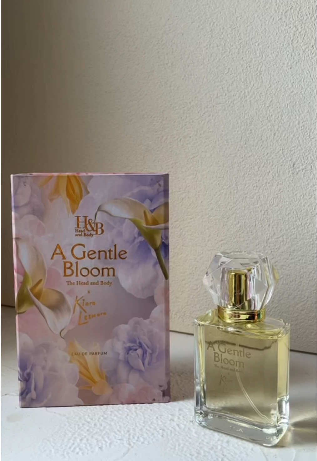 Bahas parfum wangi baby powder yang unik, fresh, soft dan tahan lama!  Parfum A Gentle Bloom @theheadandbody x @Kiara Leswara 🤍☁️ #parfumlokal #rekomendasiparfum #parfumtahanlama 