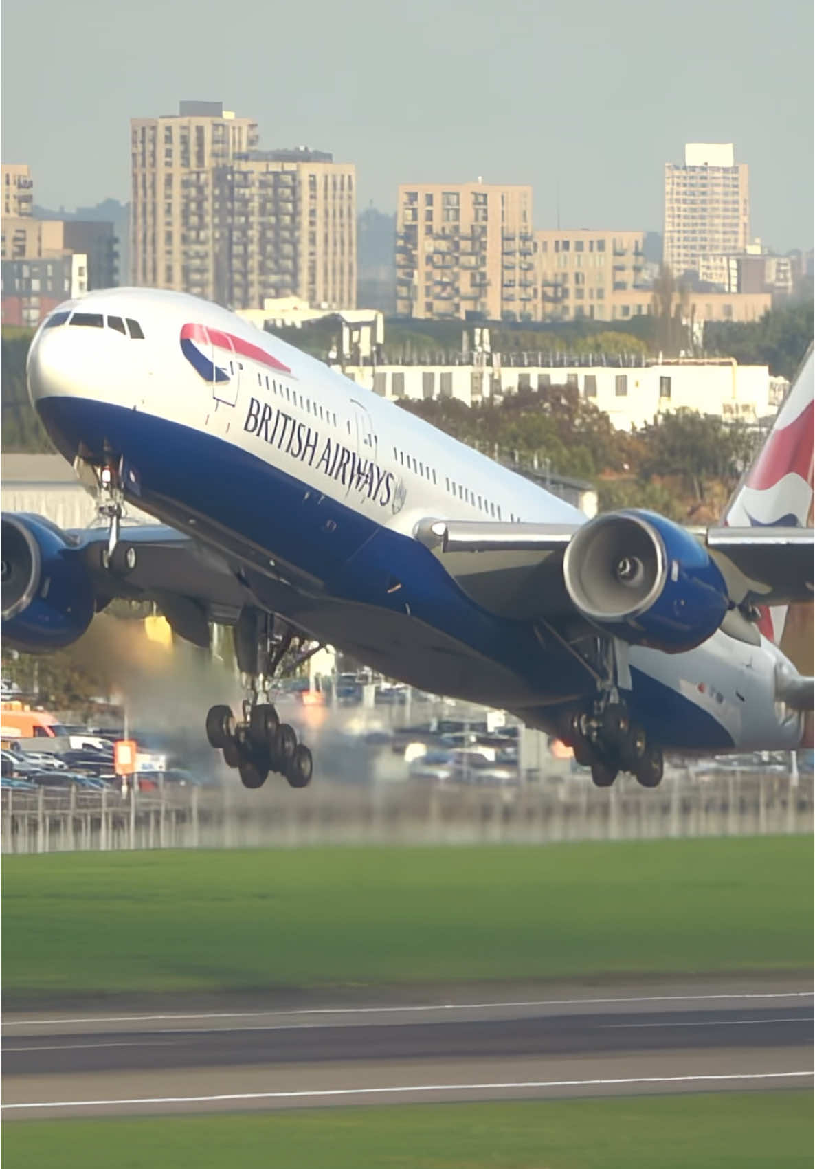 British Airways Boeing 777-200ER rotates at London Heathrow #britishairways #takeoff #boeing #777 #fyp #pilot #avgee #airport #Runway #planes #avgeek 