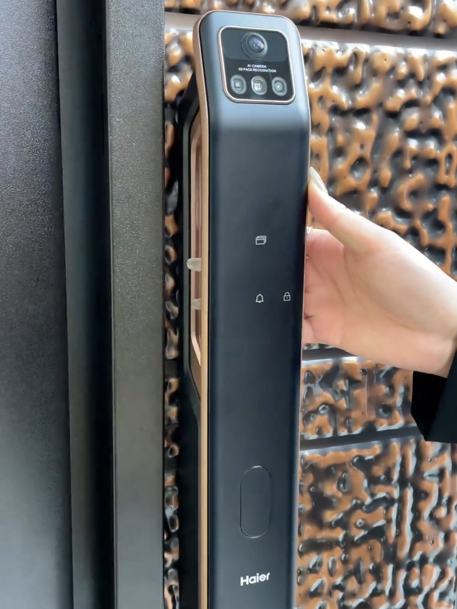 Smart door lock with AI camera ,No more keys for your front door ,No problem! #smarthomesg #smarthome #homekit #smartdoorlock #foryouf#foryourpage