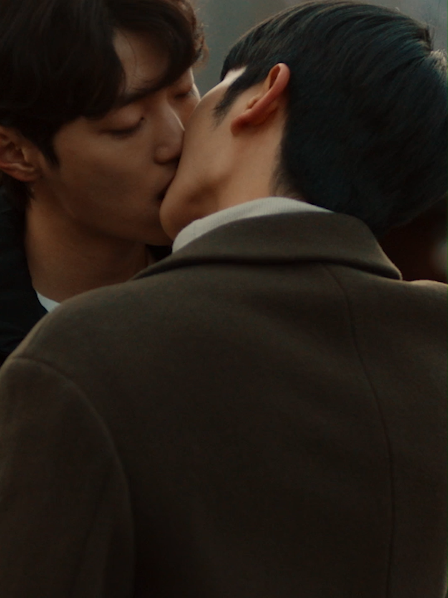 Those memories keep pulling me back, craving the warmth of your love. Can we go back to that? One more night, one more kiss… come back to me, please…🔥💋 Watch more on #GagaOOLala #BL #KoreanBL #Boyslove #LetFreetheCurseofTaekwondo #KimNuRim #LeeSeon #GayRomance #LoversReunited #เรื่องนี้ต้องดู #ปลดล็อกคำสาปของเทควันโด #태권도의저주를풀어줘