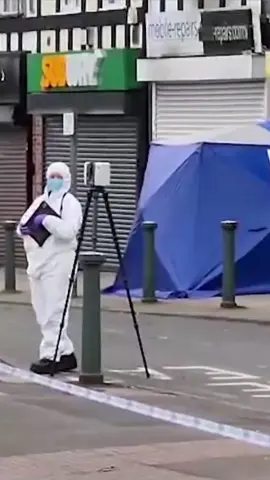 Latest updates:  @birmingham.live  West Midlands Police have launched a murder investigation after a boy, 17, was stabbed outside a busy row of shops in Solihull. The teenage boy was found with knife injuries on Station Road in Marston Green just after 6pm, the force confirmed. #police#crime#westmidlands#birmingham