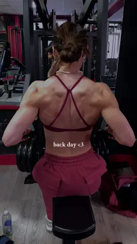 i <3 back day @DFYNE | ARIANE #gym #back #backday #lats #traps #rows 