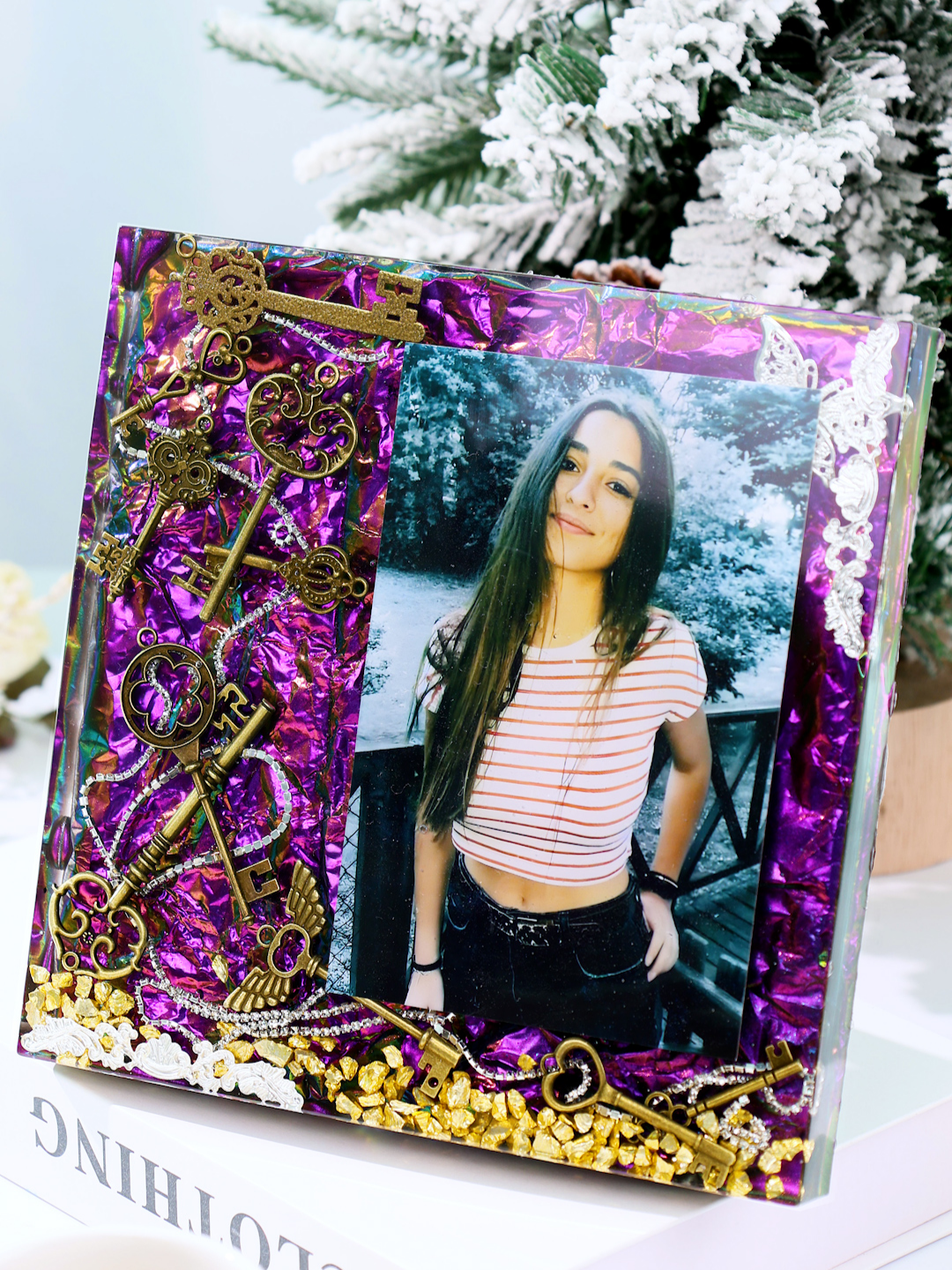 Girls, shine for yourselves!🌟🌟#punk#girl #frame #photos#resin#epoxyresin #artwork#resincrafts #DIY #giftideas #nastygirl