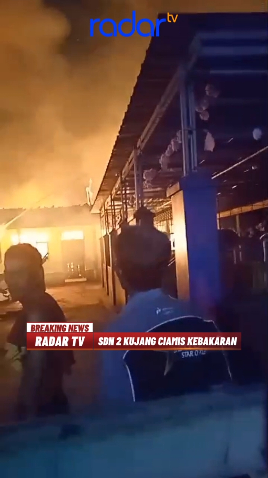 Breaking News SDN 2 Kujang, Kecamatan Cikoneng, Kabupaten Ciamis, Jawa Barat Kebakaran Hebat pada Rabu Malam (30/10/24). #breakingnews #kebakaran #sdn2kujang #ciamis #infociamis #damkar #fypシ #radartasik #radartvtasik #tiktokberita 