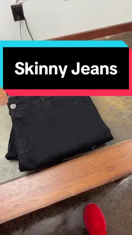 These mens skinny jeans are perfect for a easy affordable gift idea for this holiday season! #mensjeans #skinnyjeans #mensclothing #tiktokmademebuyit #holidayshopping #giftideasforhim 
