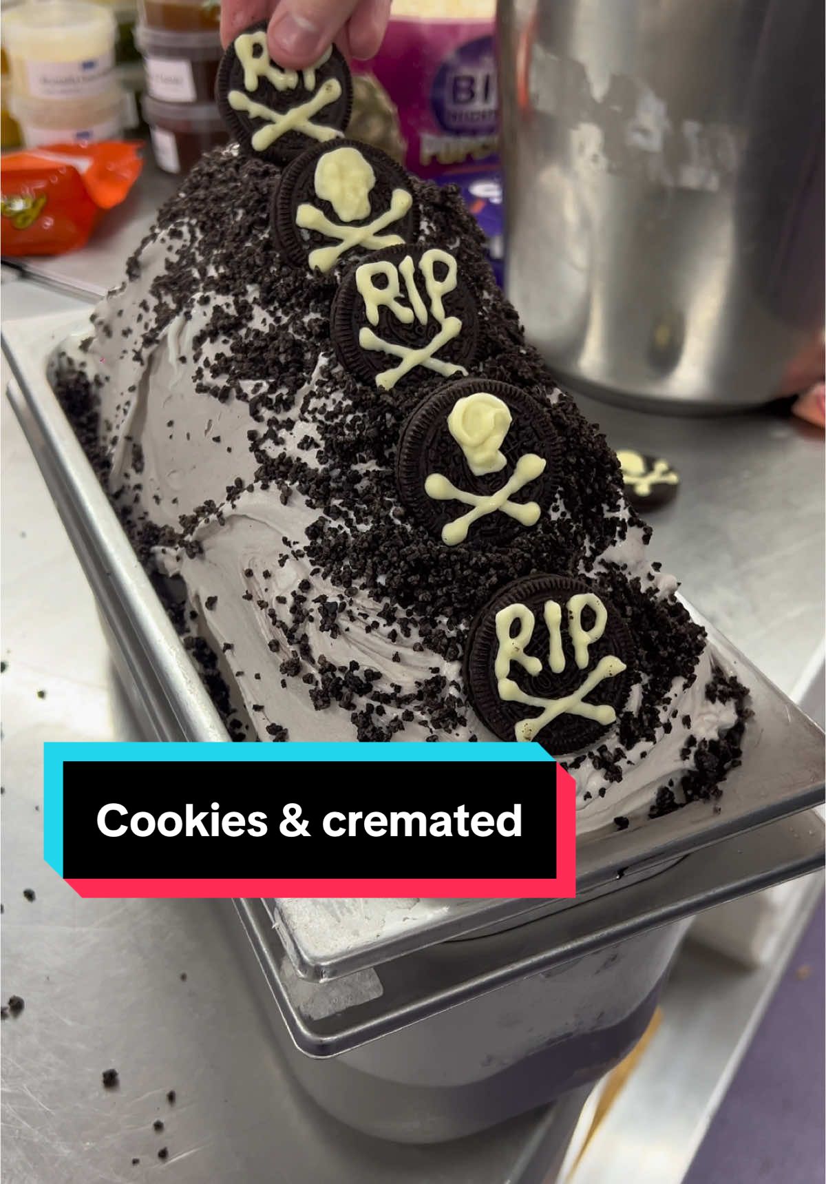 Cookies & Cremated 🪦 #halloween #dollysdesserts #gelato #icecream 