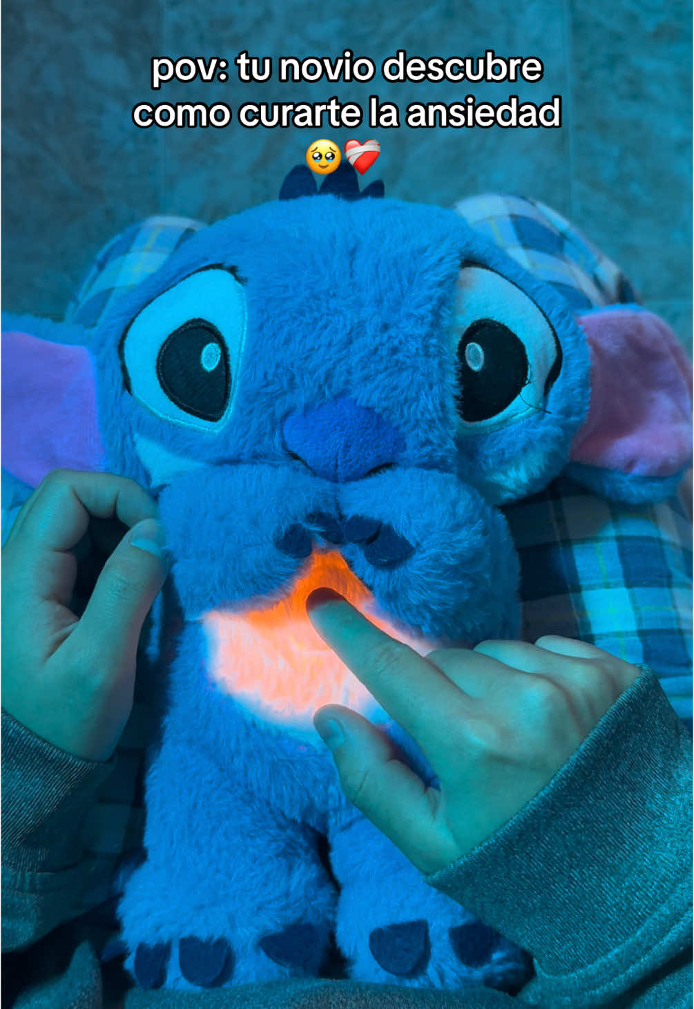 Este stitch me hace sentir segura sin él🌺😍 #stitch #liloystich #disney #stitchquerespira #ataquedeansiedad #ansiedad #insomnio #regalonovia