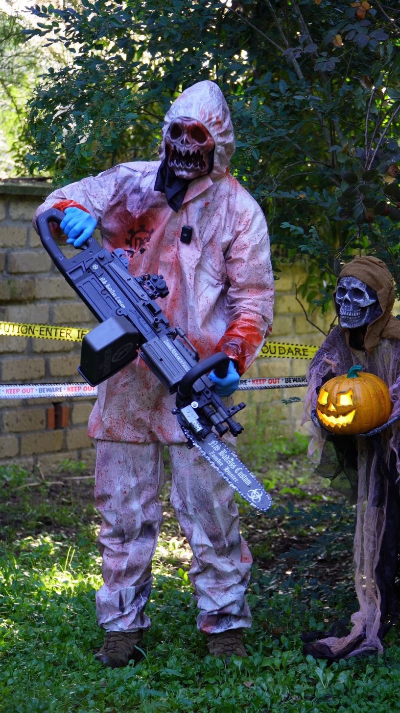 My Halloween Loadout 🎃 #halloween #asmr #asmrvideo #asmrsounds #chainsawman #loadout #outfit #nikksakk 