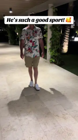 This Hawaiian shirt is the perfect vaca shirt for you men! 🌴 🏝️ #vacationoutfits #mensclothing #mensvacationoutfits #mensootd #hawaiianshirt 