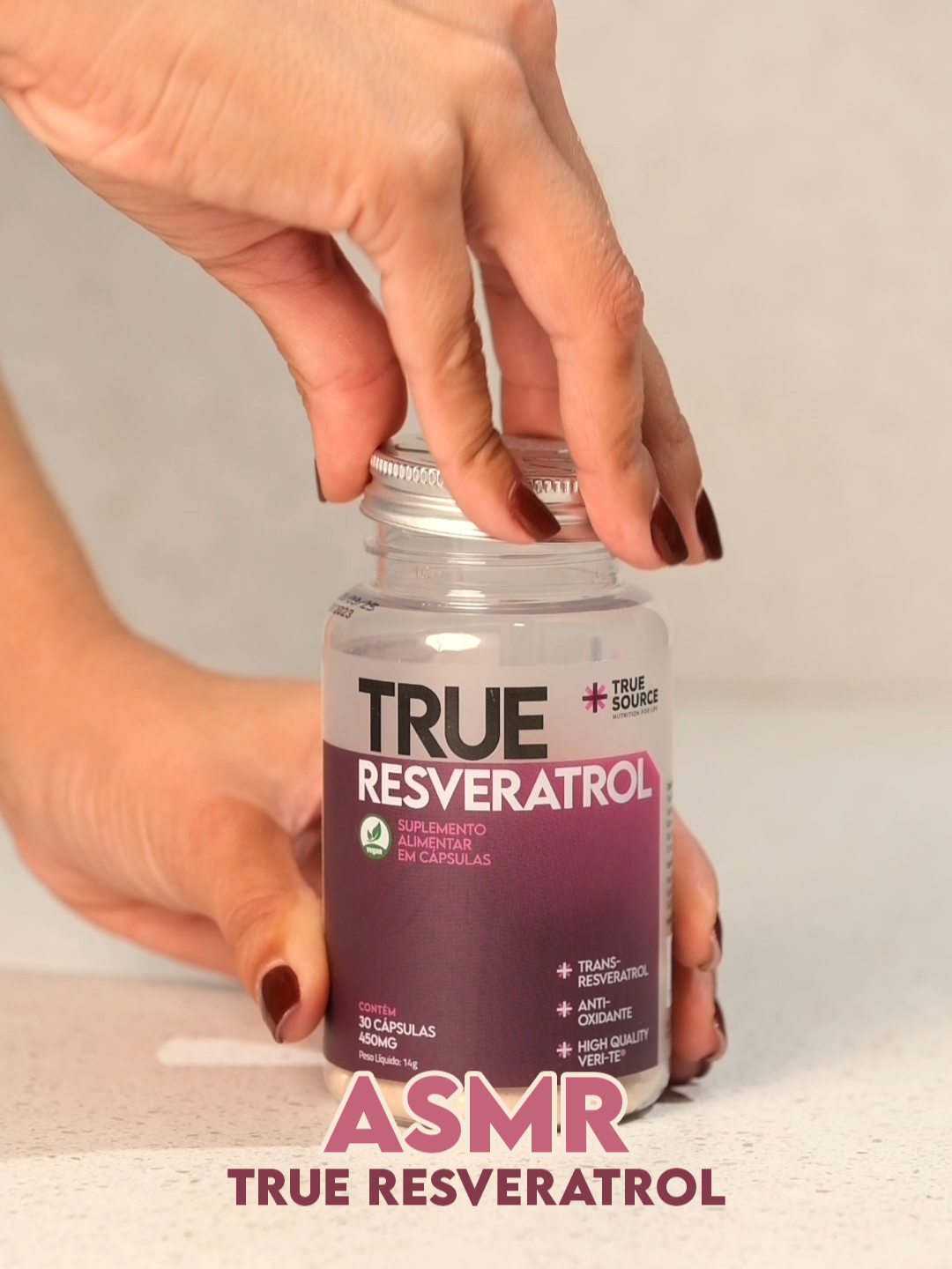 Foi aqui que pediram ASMR do suplemento mais recomendado para longevidade 🤔? O True Resveratrol oferece o resveratrol, conhecido pela sua ação antienvelhecimento, na forma ativa trans resveratrol. Combinada com licopeno, óleo de semente de uva e vitamina E, ele traz uma ação super antioxidante contra os radicais livres, desacelerando o envelhecimento e mantendo sua vitalidade. ✨ #rejuvenescimento #suplementos #TrueSource #Resveratrol