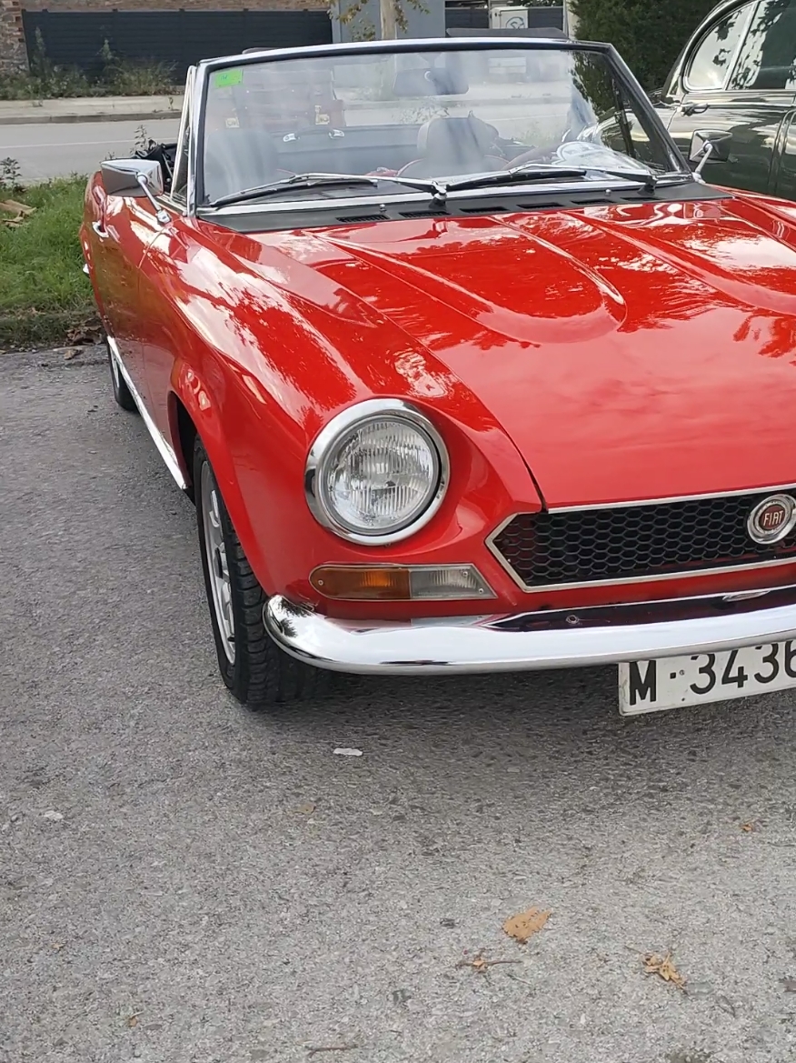 Fiat 124 Sport Spider de Óscar y Yolanda en Retro Caldes 2024. #fiat #fiat124 #fiat124sport #fiat124sportspider #124 #124sport #124spider #124sportspider #fiatclassic #classicfiat #italiancars #italiancar #instacars #instacar #classiccar #classiccars #clubhojalata #petrolhead #cargram #carsofinstagram #carstagram #carphotography #carlovers #coches  #carspotting #cars