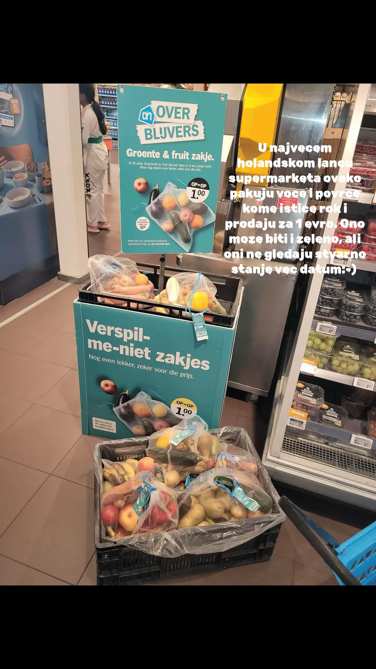 U najvecem holandskom lancu supermarketa ovako pakuju voce i povrce kome istice rok i prodaju za 1 evro. Ono moze biti i zeleno, ali oni ne gledaju stvarno stanje vec datum:-) 