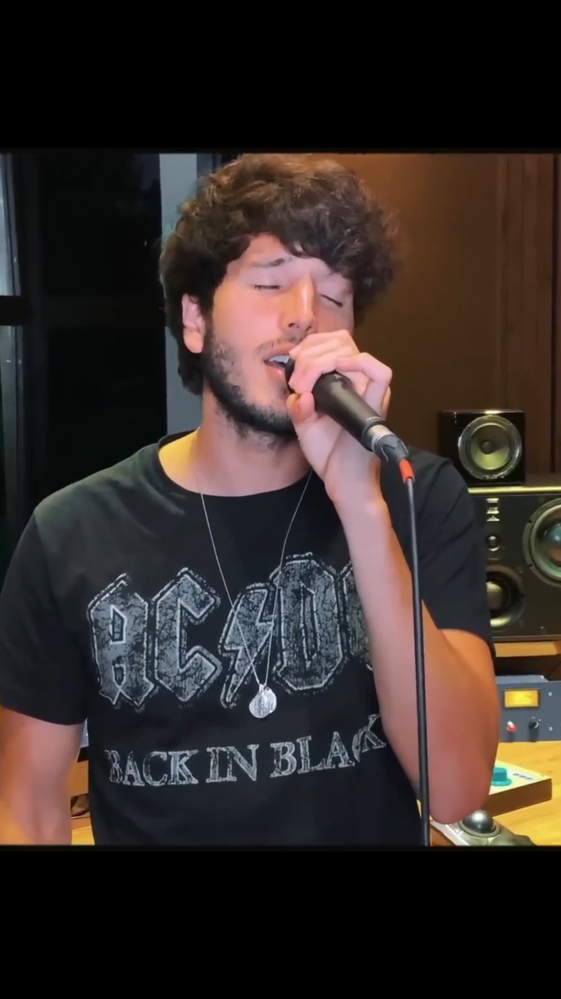 Si Yo No Té Vuelvo A Ver, Eh-Eh No Sé Lo Qué Voy A Hacer, Eh-Eh Y Me Hacé Falta Tú Cintura Qué Todo Lo Cura Yo Té Extraño Mujer Y Nunca Encontraré La Cura Será Una Locura No Volverte A Ver#jbalvinlafamilia #jbalvin #sebastianyatra #cali #dandee #cancion #parati 